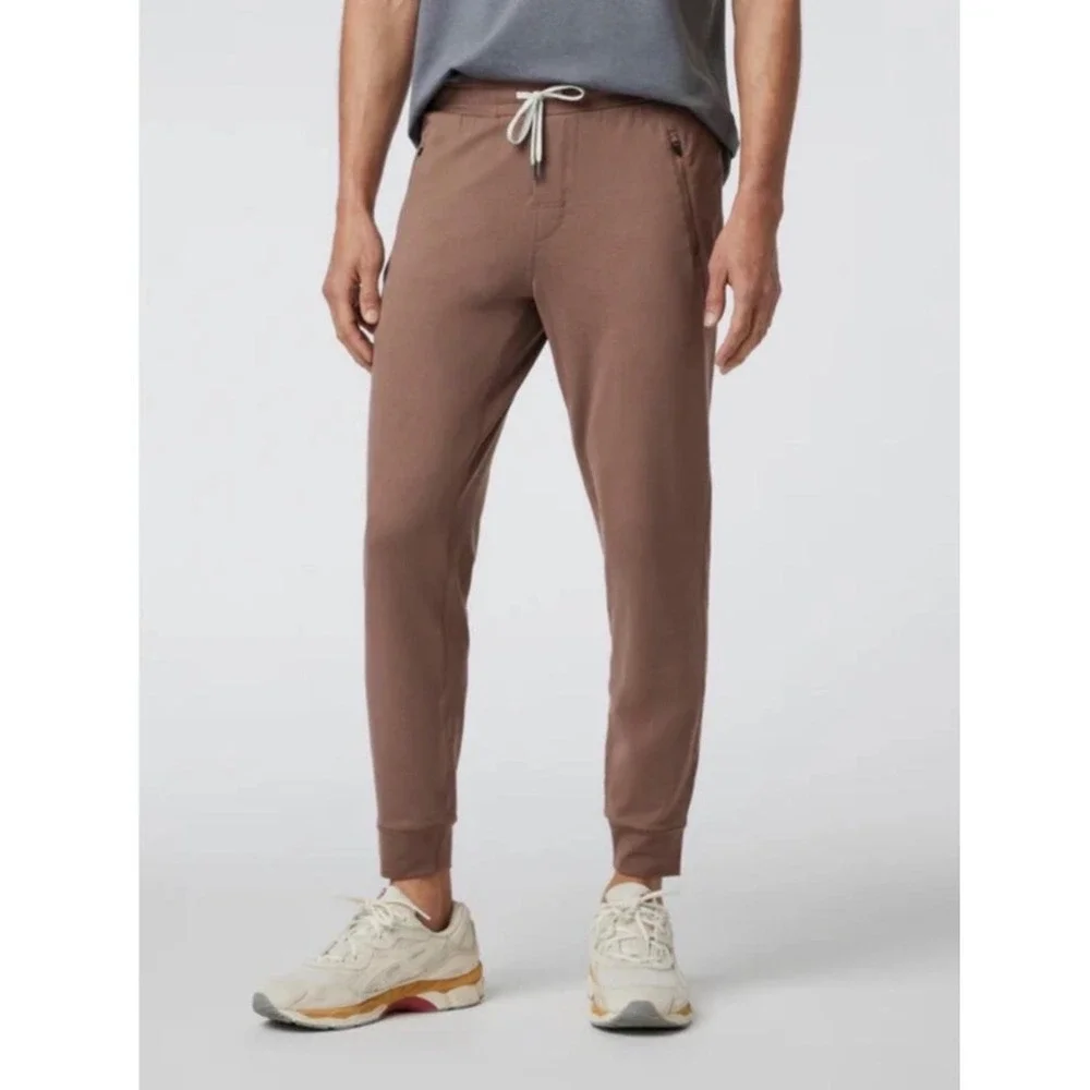 Vuori Men Ponto Performance Jogger Sweatpants Athleisure Pockets Tan Brown M